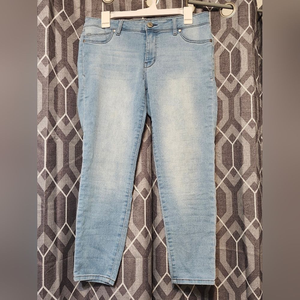1822 Denim Women's Light Blue Skinny Jeans